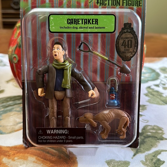 40TH Anniversary Haunted Mansion CARETAKER 👻 - Picture 2 of 8